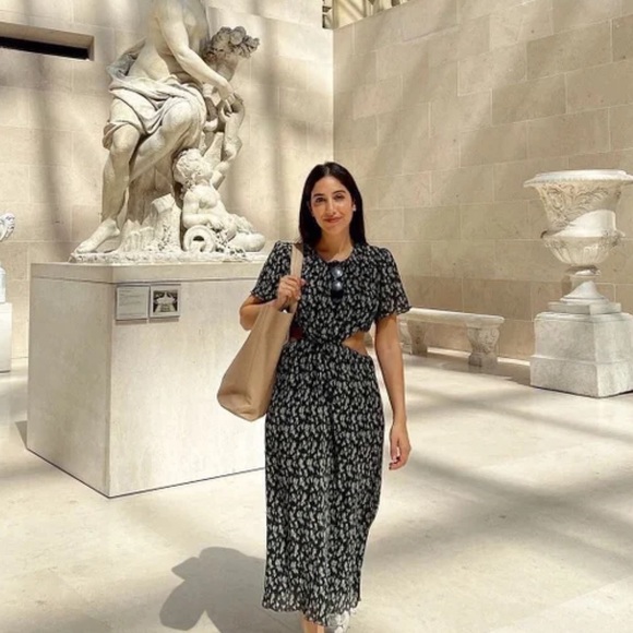 Who What Wear Plisse Collection NWT Drew Cutout Twist MIDI Dress Daisy Floral M - Picture 2 of 16